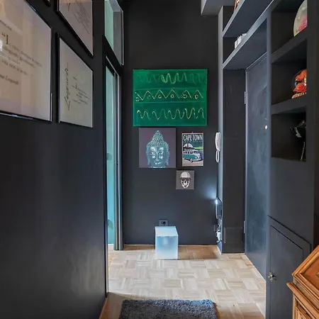 Artistic Flat W Wooden Beams, Porta Venezia *