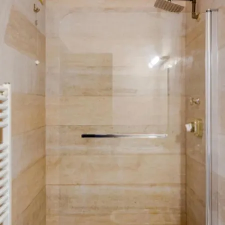 3 Bedrooms With Terrace Close To The Center