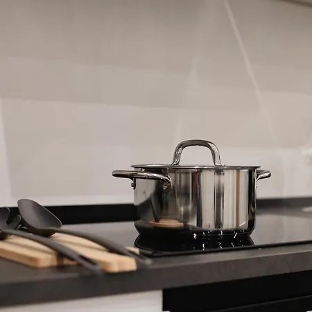 Hostmate - - Rembrandt *