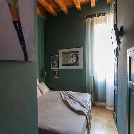 Artistic Flat W Wooden Beams, Porta Venezia * Μιλάνο