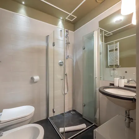 Xenia - 2 In Via Paolo Sarpi 12 * Milánó