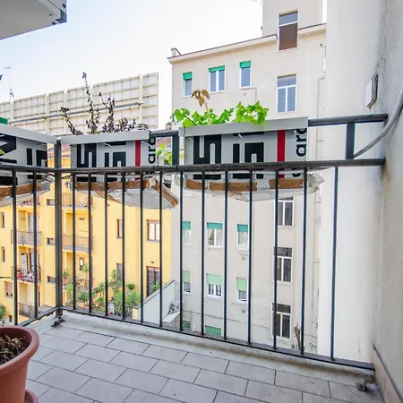 Lugano S&s Home, Moderna E Tranquilla, Vicino Al Centro Di Milano, Con Parcheggio Gratuito Esterno Appartement