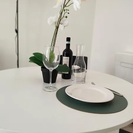 Lavi - Lakeside L&b *