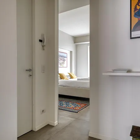 Large Milan's Navigli - 5 Gu... *