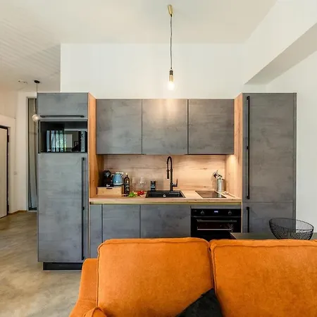 Apartamento Private Garden&metro 2 Min - Wooden Wave Flat *