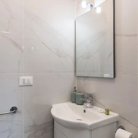 Habesha Flats - A Quiet Retreat Just Steps From The Metro M1 Apartment