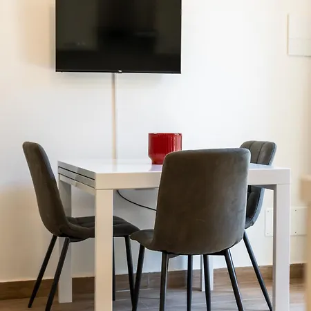 Apartment Habesha Flats - A Quiet Retreat Just Steps From The Metro M1 *