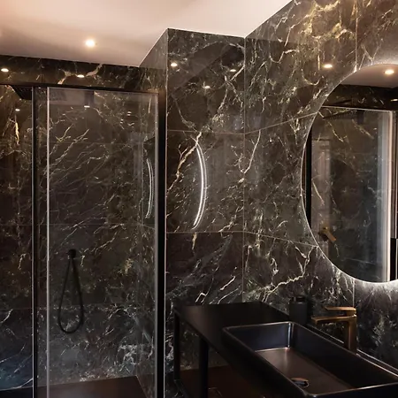 Lusso, Stile E Un Meraviglioso Terrazzo Nel Cuore Di Apartmán