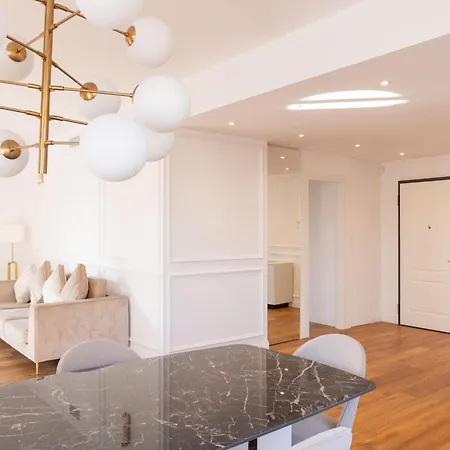 Lusso, Stile E Un Meraviglioso Terrazzo Nel Cuore Di Apartmán