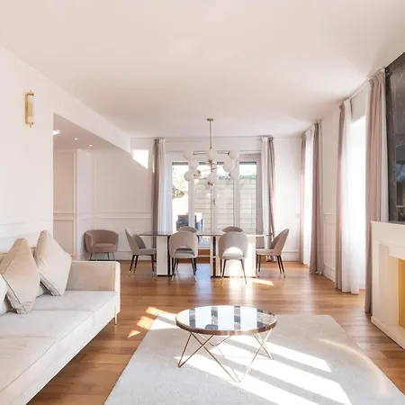 Lusso, Stile E Un Meraviglioso Terrazzo Nel Cuore Di Milán