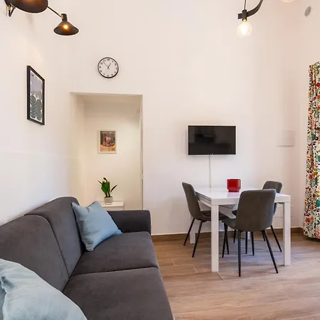 Habesha Flats - A Quiet Retreat Just Steps From The Metro M1 Apartment *