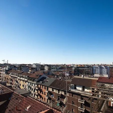 Skyline In Citta Studi A 1 Minuto Dal Metro Con Terrazzo Wi-fi E Netflix 米兰