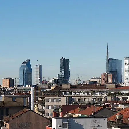 Skyline In Citta Studi A 1 Minuto Dal Metro Con Terrazzo Wi-fi E Netflix 公寓 *