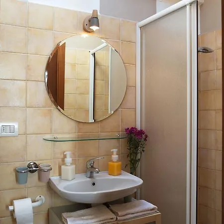 Skyline In Citta Studi A 1 Minuto Dal Metro Con Terrazzo Wi-fi E Netflix * Mediolan