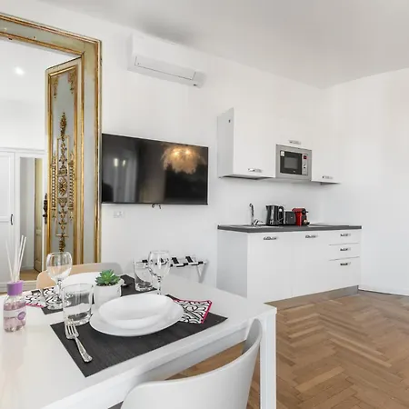 Centrale-duomo 10min - La Dolce - Metro Loreto 4min *