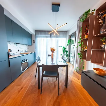 Crespi Terrace, Private Parking, A Few Steps From The Metro شقة