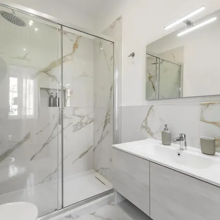 Apartment Centrale-duomo 10min - La Dolce - Metro Loreto 4min *