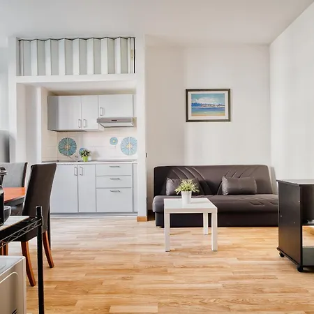 Hostmate - - Lunigiana - Stazione Apartment *