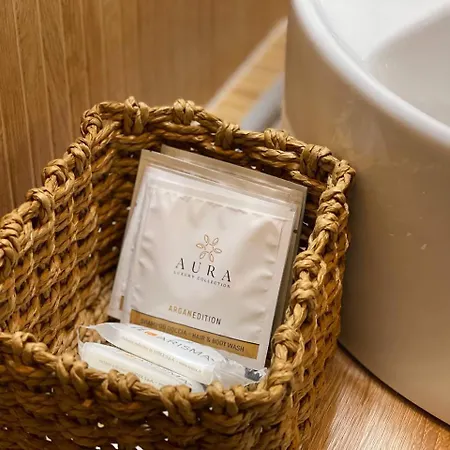 A Stone's Throw From The Metro *