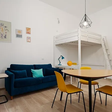 Smart Stay&go At Station * Mediolan