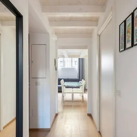 Giusti Two-bedroom Duplex - Arco Della Pace & Sempione Park - Sleeps 5 아파트 *