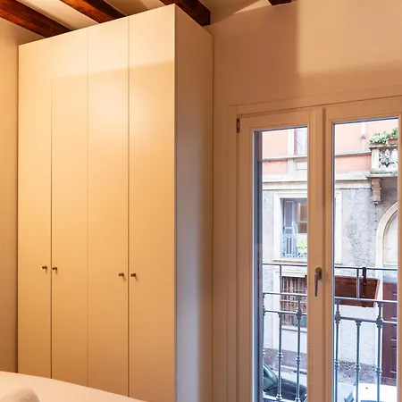 Youhosty - Bezzecca 1 * Μιλάνο