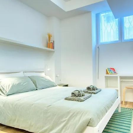 Stylish - M4 Frattini, 15 Mins To Duomo Apartment *