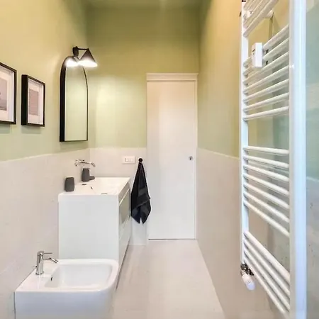 Апартаменты Lovely One Bedroom Flat With Terrace In Via Sebino *