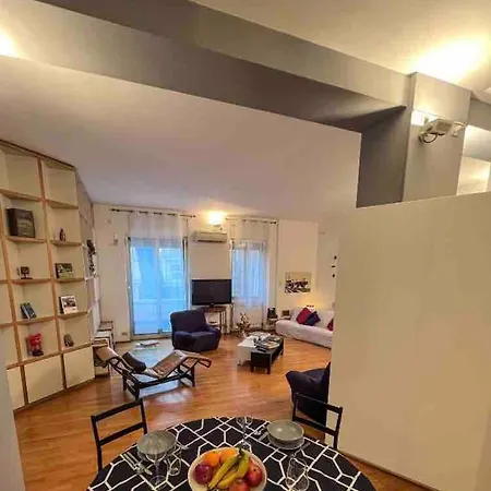 Apartment Free Private Parking 120 Mq Duomo 15 A Piedi Milan