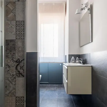 Fusetti Elegante Con Balcone In Zona Navigli *