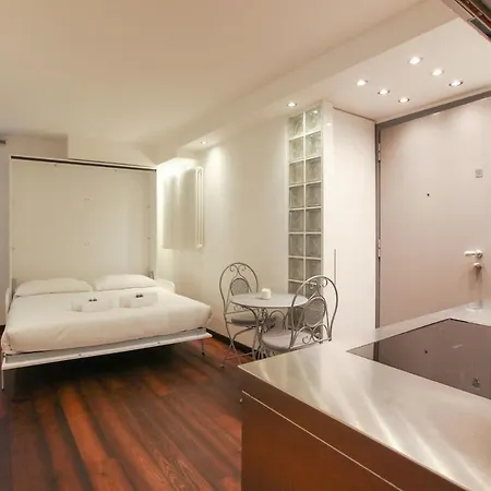 Hacca Collection - Charming In Corso Magenta Apartman