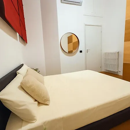 Casa Picasso - Above The Subway *