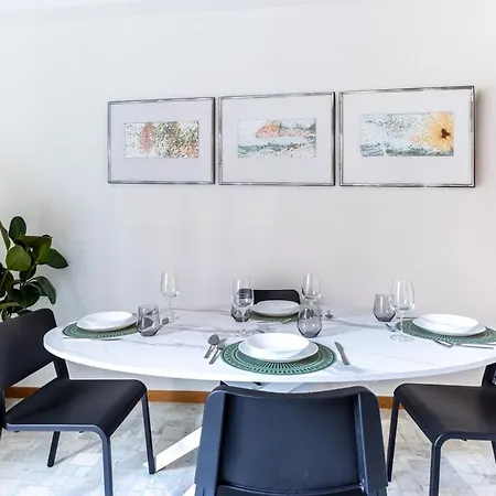 Duomo 7 Min - 3 Bedrooms, Terrace & Parking