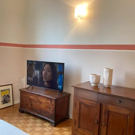 Spacious And Bright Two-room In Bocconi Apartmán *