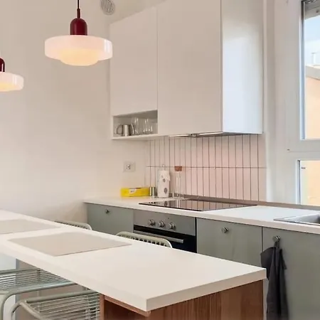 Lovely One Bedroom Flat With Terrace In Via Sebino * Милан