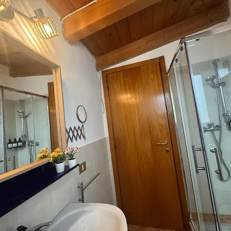 公寓 Acasadifranci Attico Con Dehor Privato, Wifi E Metro A 4 Min Da Piedi *