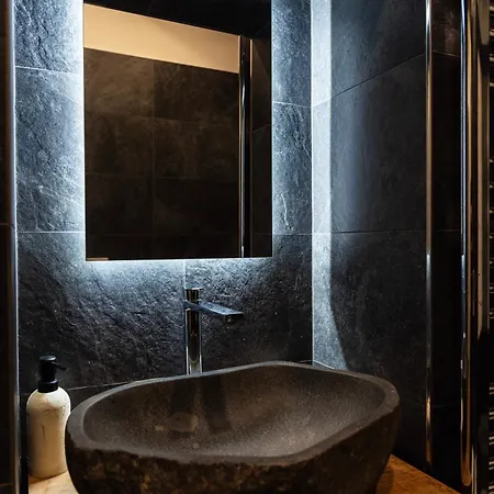 Youhosty - Bezzecca 1 * Μιλάνο