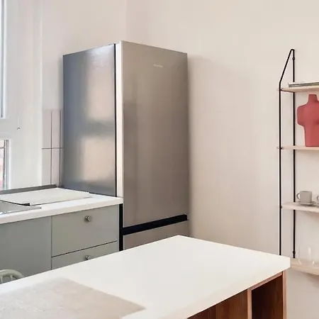 Апартаменты Lovely One Bedroom Flat With Terrace In Via Sebino Милан