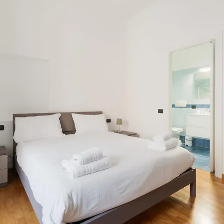 Guesthost - Modern Flat Near Darsena Milán