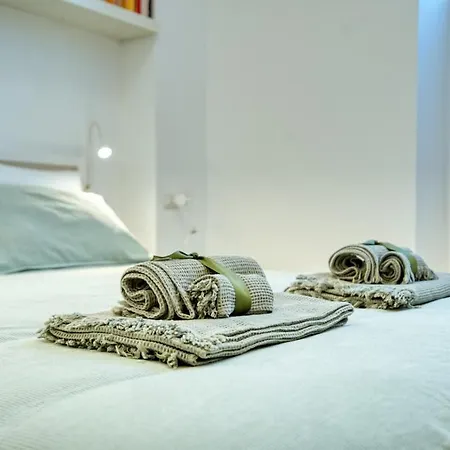 Stylish - M4 Frattini, 15 Mins To Duomo Apartment *