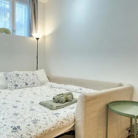 Apartment Stylish - M4 Frattini, 15 Mins To Duomo *