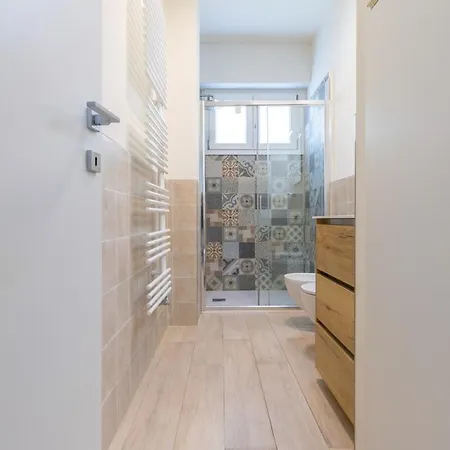 Elegant 1bdr In The Center, 5 Min From The Duomo 아파트