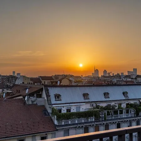 Apartament Duomo 7 Min - Panoramic Terrace & Two Bedrooms Mediolan
