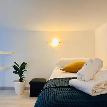 Porta Romana-center Milan-a Modern House Of Design * Milano