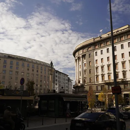 San Babila Elegant Duplex - Design District * Milão