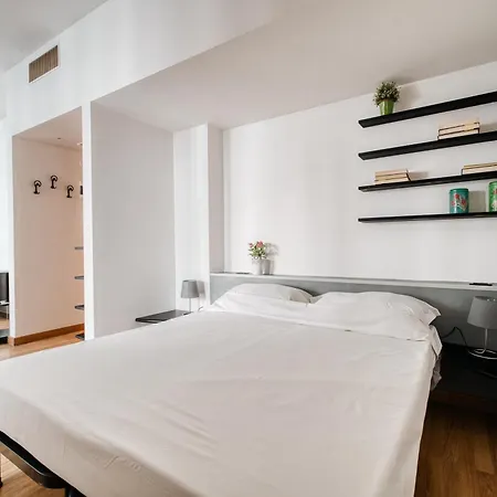 Hostmate - - Lunigiana - Stazione Mailand