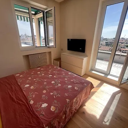 Stunning Penthouse Duomo Experience Apartamento Milão