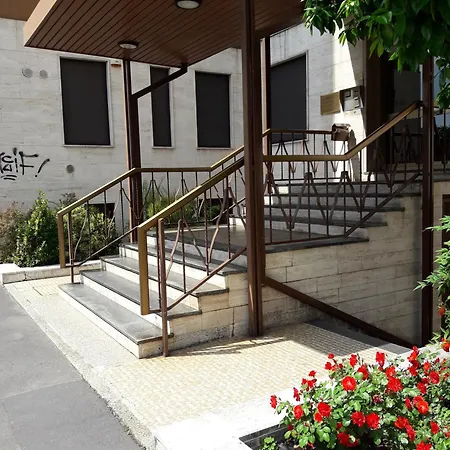 公寓 Brand New - 5 Minutes From Istria Metro Station