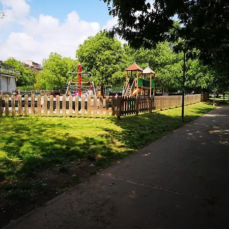 Brand New - 5 Minutes From Istria Metro Station 公寓