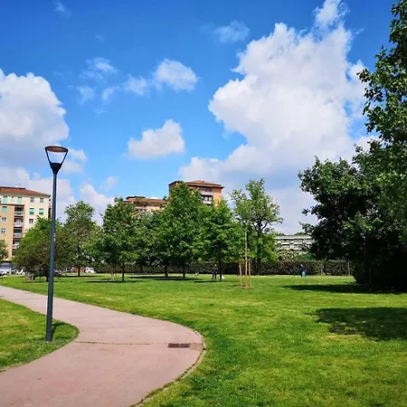 Brand New - 5 Minutes From Istria Metro Station Apartmán